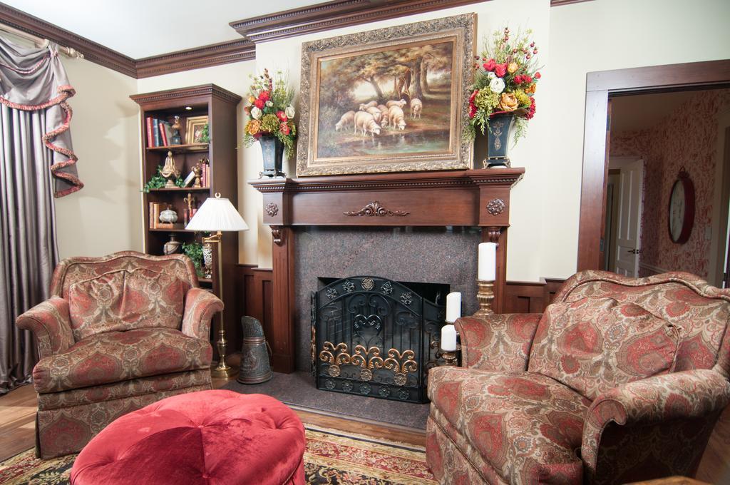 Greene Gables Inn White Hall Exterior photo